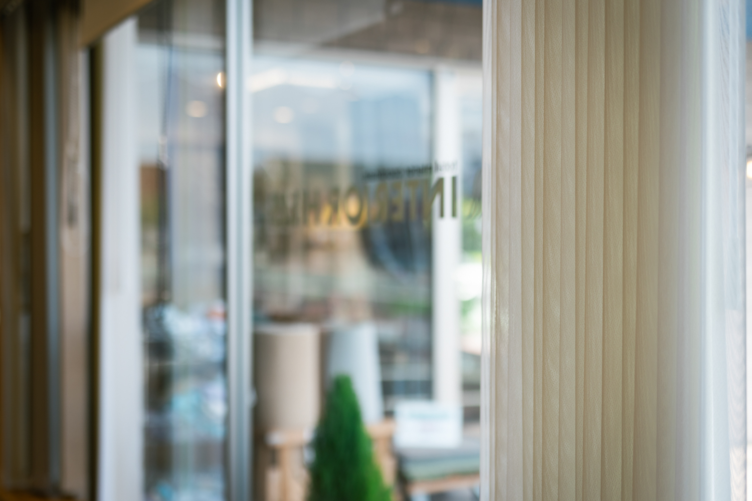 カーテン専門店